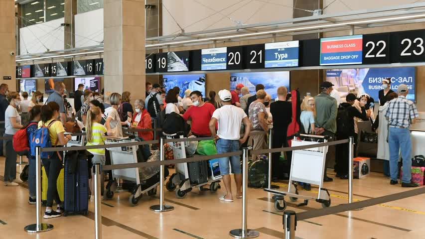 Фото - Туристам назвали действенные способы избежать очередей в аэропортах