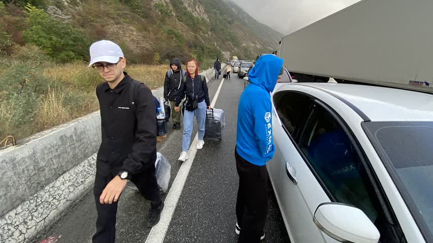 Фото - Желающим попасть в Грузию россиянам разрешили переходить границу пешком